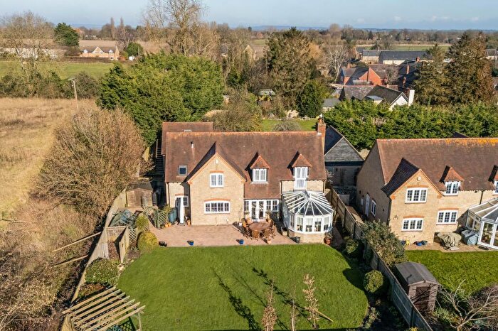 4 Bedroom Detached House For Sale In High Street, Hinton Waldrist, SN7