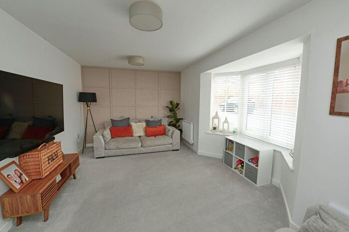 3 Bedroom Semi-Detached House For Sale In Yeomans Lane, Blackwater, Camberley, GU17