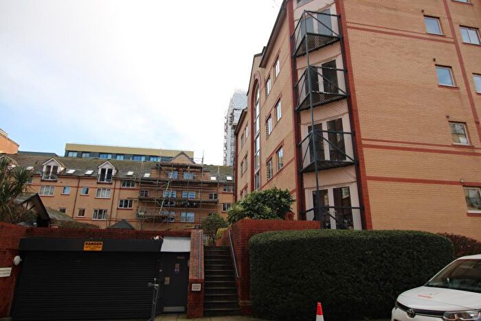 2 Bedroom Flat To Rent In Jessop Court - City Centre, BS1