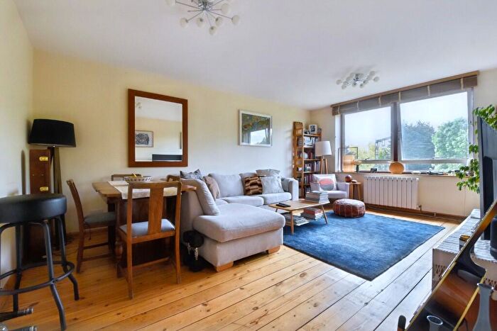 2 Bedroom Flat To Rent In Lissenden Gardens, Parliament Hill, London, NW5