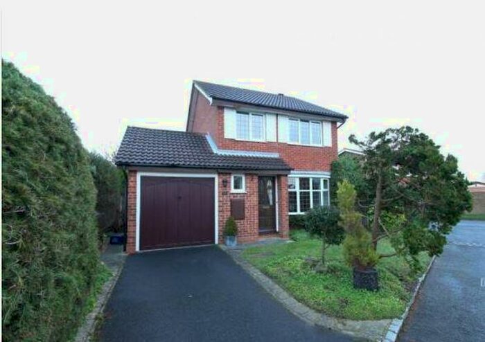 3 Bedroom Detached House To Rent In Grasmere Road Farnborough, GU14