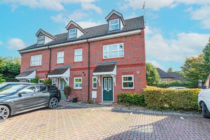4 Bedroom End Of Terrace House To Rent In Talavera Close, Dukes Ride, Crowthorne, RG45