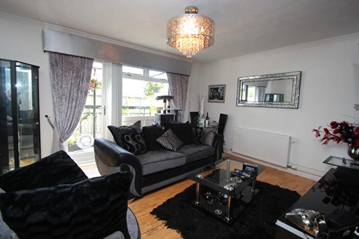 3 Bedroom Flat To Rent In Farie Street, Rutherglen, G73