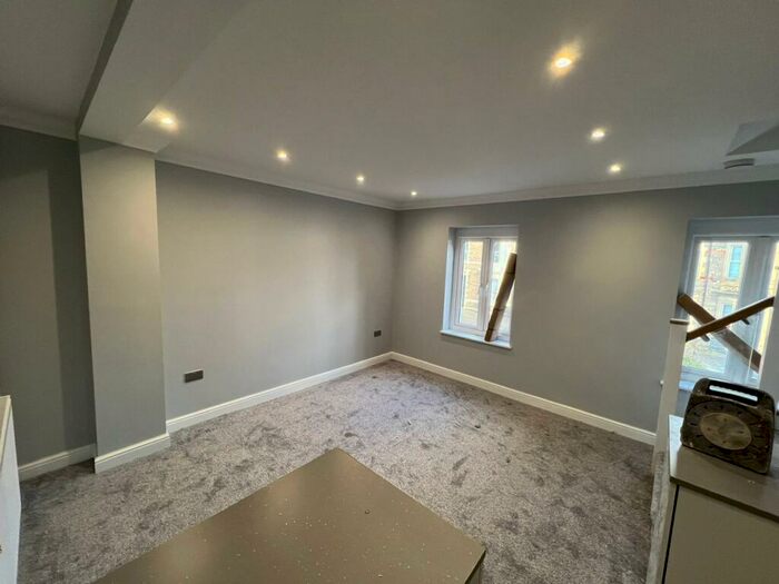 2 Bedroom Flat To Rent In Llandaff Road, Cardiff, CF11