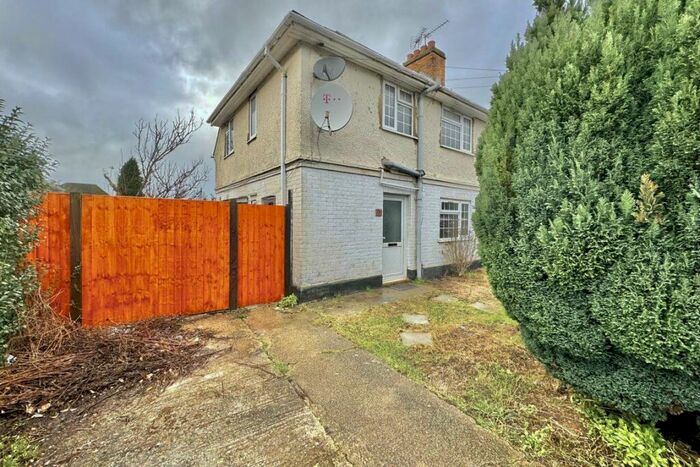 3 Bedroom House To Rent In Shackleton Road, SL1