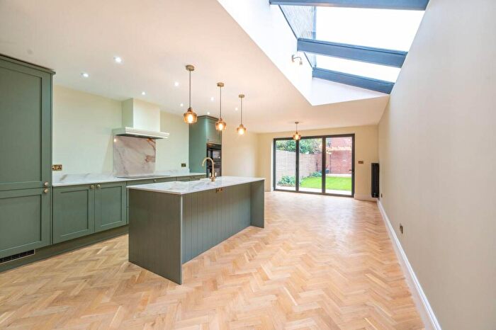 5 Bedroom Terraced House For Sale In Brooke Road, Walthamstow, London, E17