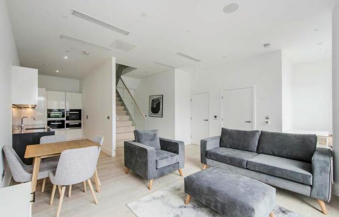 2 Bedroom Flat To Rent In George Street, Marylebone, London, W1U