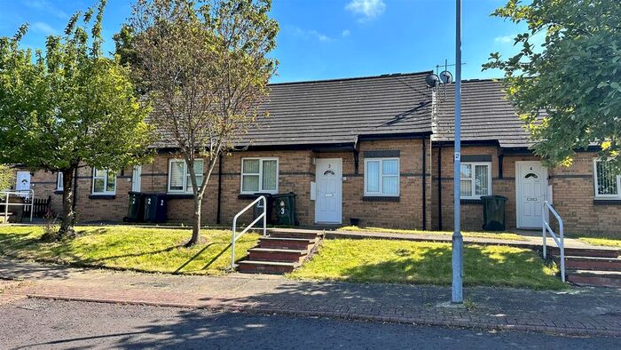 2 Bedroom Semi-Detached Bungalow To Rent In Farm Hill Court, Bradford, BD10