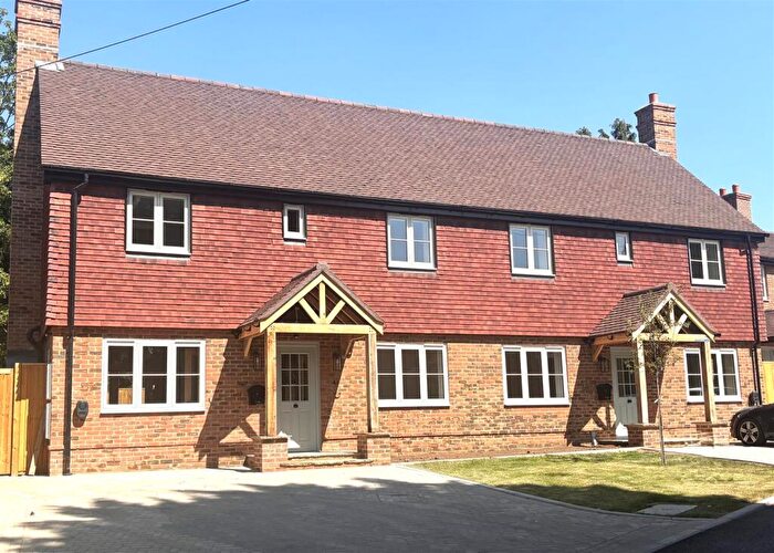 2 Bedroom Semi Detached House For Sale In Paddock Grove, Effingham, KT24