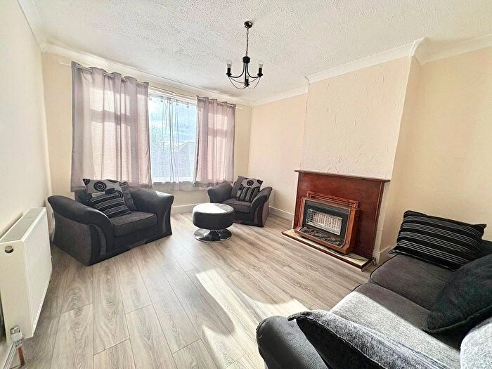 1 Bedroom Flat To Rent In Eastern Avenue, Ilford, IG4