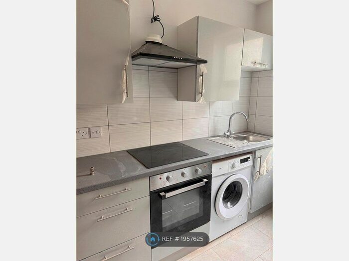 1 Bedroom Flat To Rent In Hounslow, Hounslow, TW3