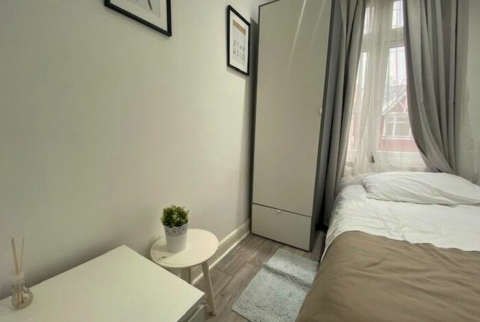 3 Bedroom Flat To Rent In Rannoch Road, Hammersmith, W6