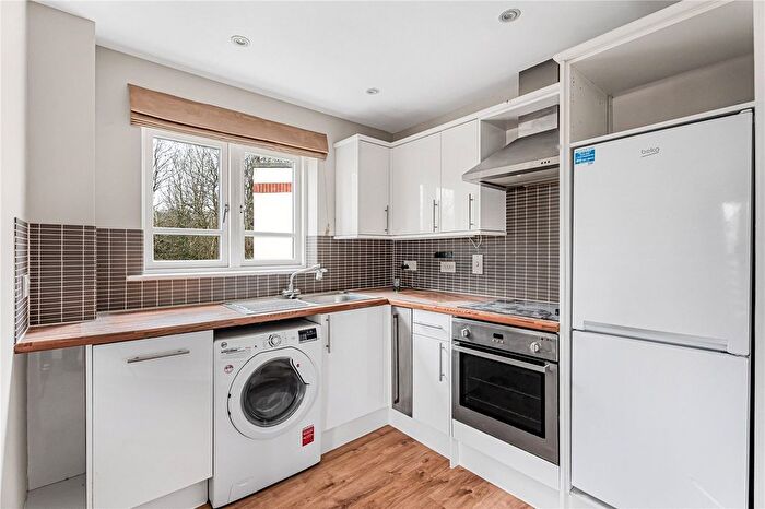 2 Bedroom Flat To Rent In Shotover Mound, Oxford, OX3