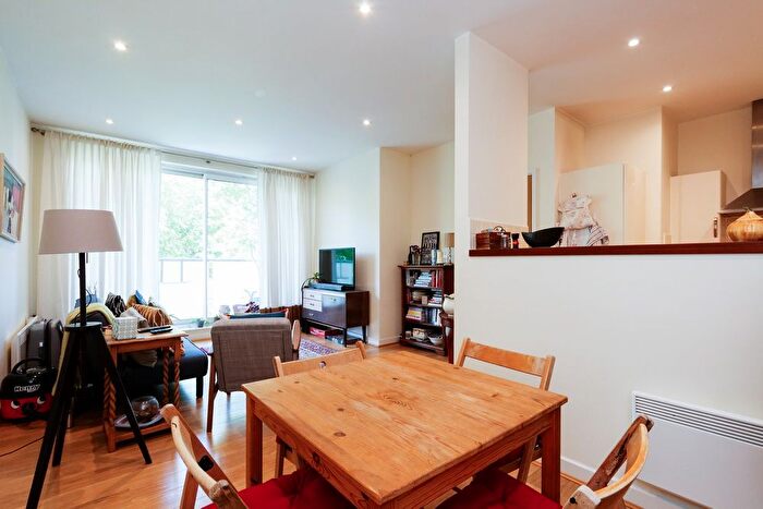 2 Bedroom Flat To Rent In East Dulwich Road, London, SE22