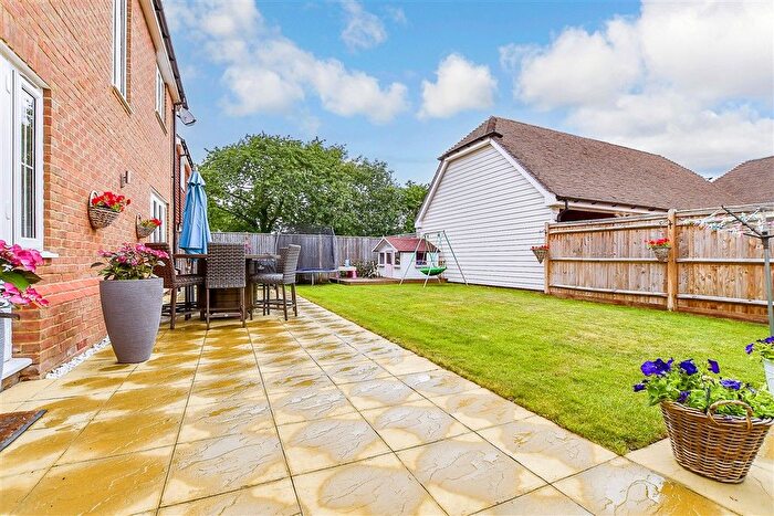 4 Bedroom Detached House For Sale In Carpenters Lane, Hadlow, Tonbridge, Kent, TN11