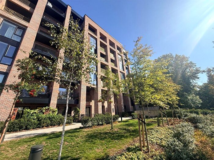 1 Bedroom Flat For Sale In Whiffens Avenue, Chatham, Kent, ME4