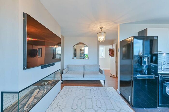 2 Bedroom Flat To Rent In Ashmore Road, Woolwich, London, SE18