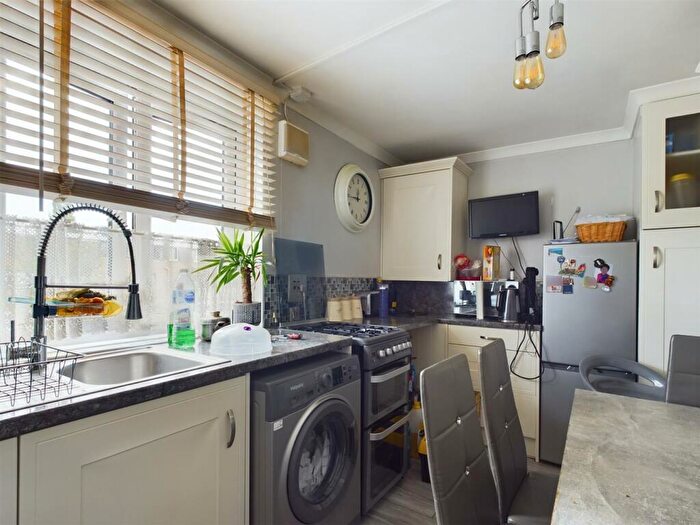 2 Bedroom Flat To Rent In Whitby Court, London, N7