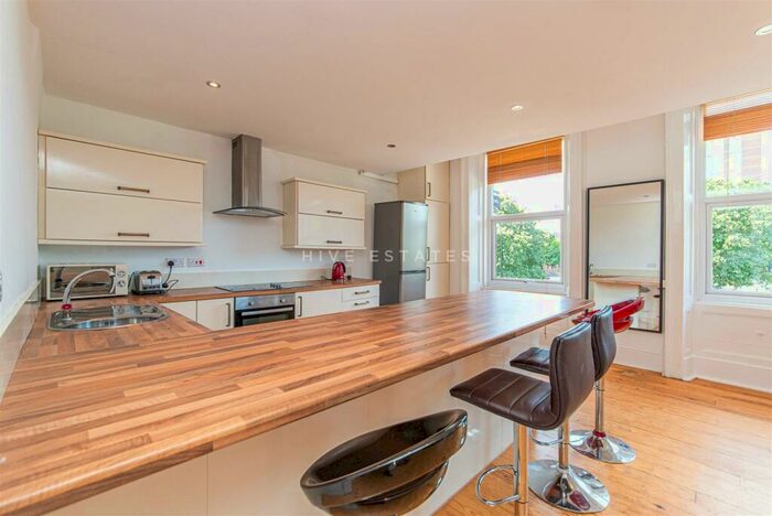 8 Bedroom Flat To Rent In Simpson Terrace, Shieldfield, Newcastle Upon Tyne, NE2