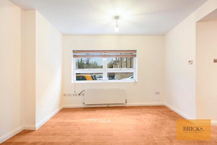 1 Bedroom Flat To Rent In Cliff Road, Camden, London, NW1