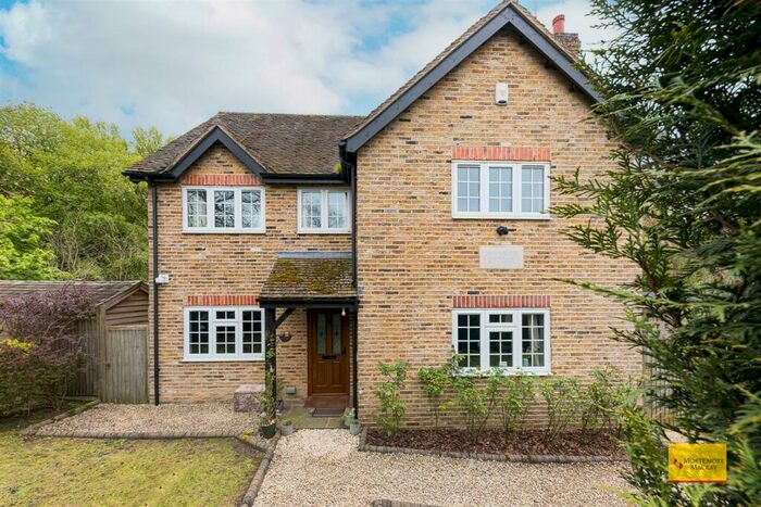 5 Bedroom House For Sale In Whitewebbs Road, Enfield, EN2