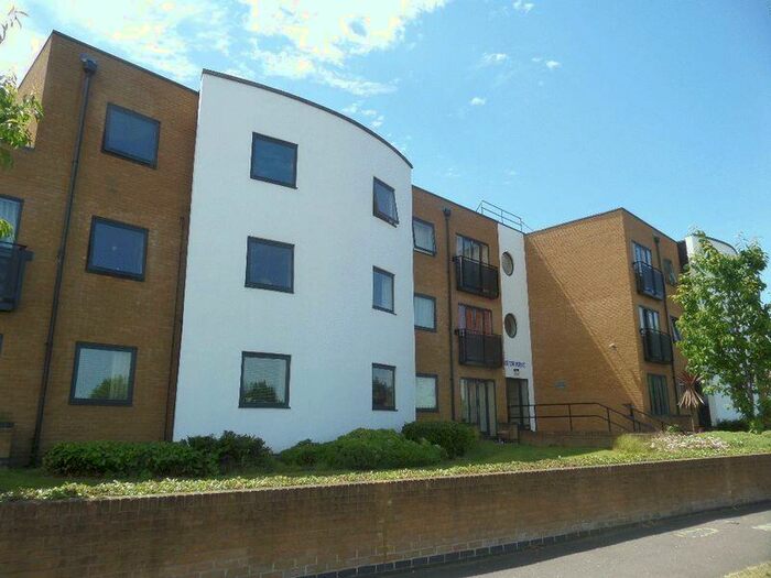 2 Bedroom Apartment To Rent In Prince Avenue, Westcliff-On-Sea, SS0
