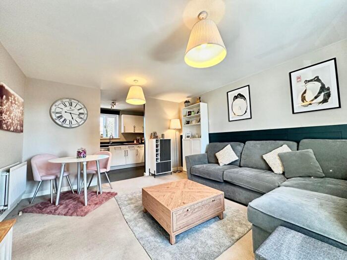 2 Bedroom Flat For Sale In Needlepin Way, Buckingham, MK18
