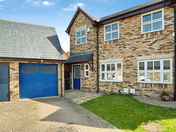 3 Bedroom Semi Detached House For Sale In Lilleshall Avenue, Milton Keynes, MK10