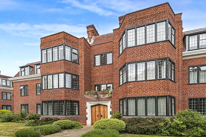 2 Bedroom Flat To Rent In Manor Fields, Putney, SW15