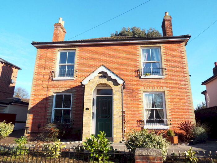 2 Bedroom Ground Flat To Rent In Victoria Road, Netley Abbey, SO31