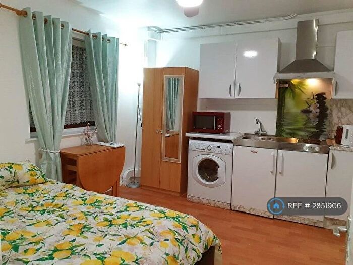 Studio To Rent In Horseferry Road, London, E14