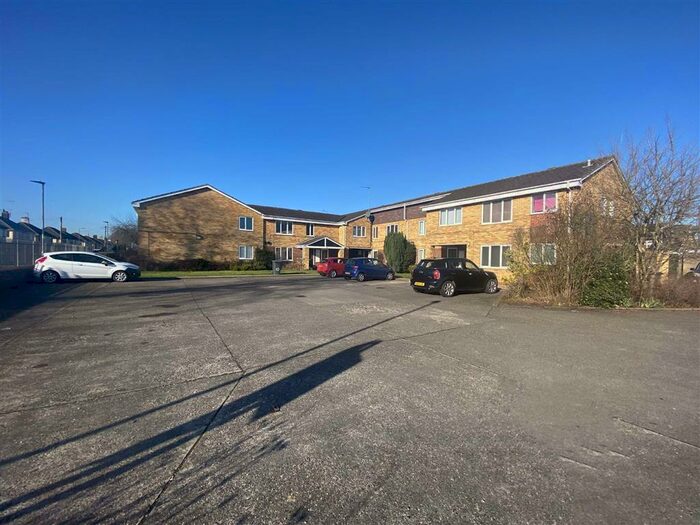 2 Bedroom Flat To Rent In Bronte Court, Beverley High Road, Hull, HU6