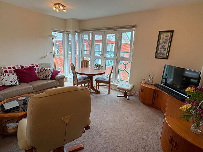 2 Bedroom Flat For Sale In Canute Road, Southampton, Hampshire, SO14