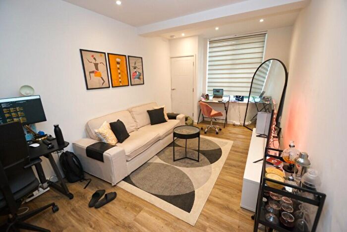 1 Bedroom Flat To Rent In Sheridan Terrace, Hove, East Sussex, BN3