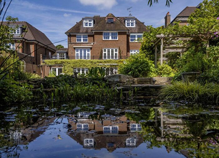 6 Bedroom Detached House For Sale In Ranulf Road, The Hocrofts, NW2