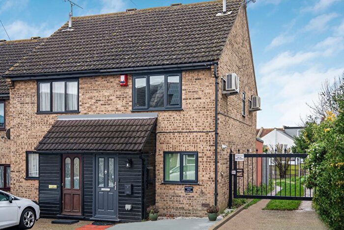 3 Bedroom End Terrace House For Sale In Pleasant Road, Southend-On-Sea, SS1