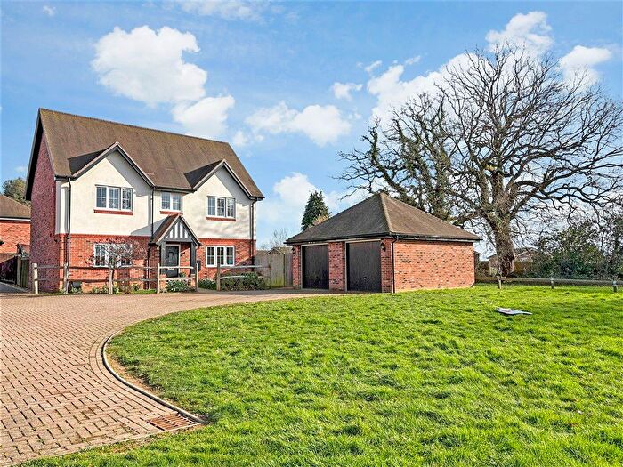 3 Bedroom Detached House For Sale In Worcester Drive, Cranleigh, Surrey, GU6