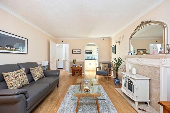 2 Bedroom Flat For Sale In Rosemary Lane, Roslan Court Rosemary Lane, RH6