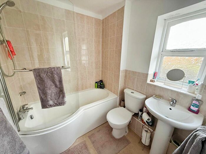 2 Bedroom Flat To Rent In Abbots Court, Basildon, SS15
