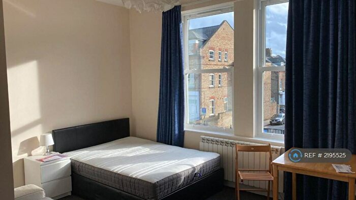 Studio To Rent In Gloucester Drive, London, N4