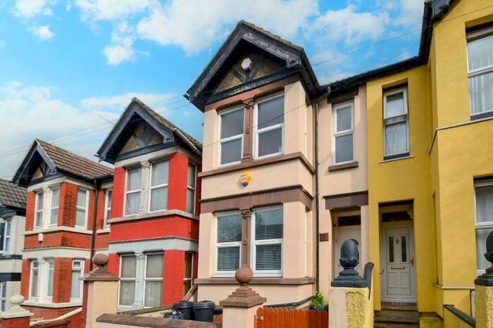 1 Bedroom Flat To Rent In Camden Road, Gillingham, ME7