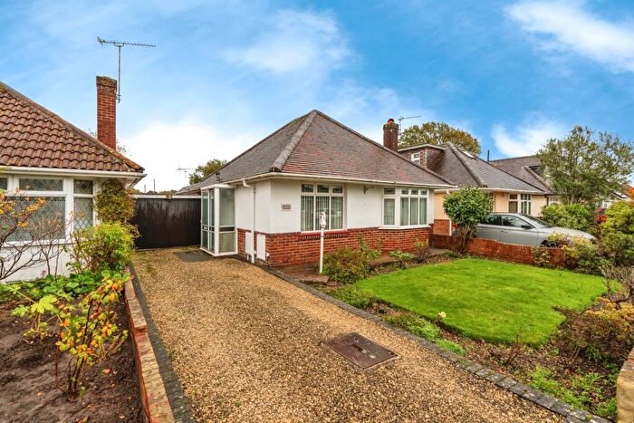 2 Bedroom Bungalow For Sale In Northlands Road, Totton, Southampton, Hampshire, SO40