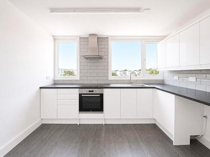 2 Bedroom Maisonette To Rent In Williams Close, Gosport, PO13