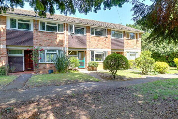 3 Bedroom Town House For Sale In Ellesmere Close, Caversham, RG4