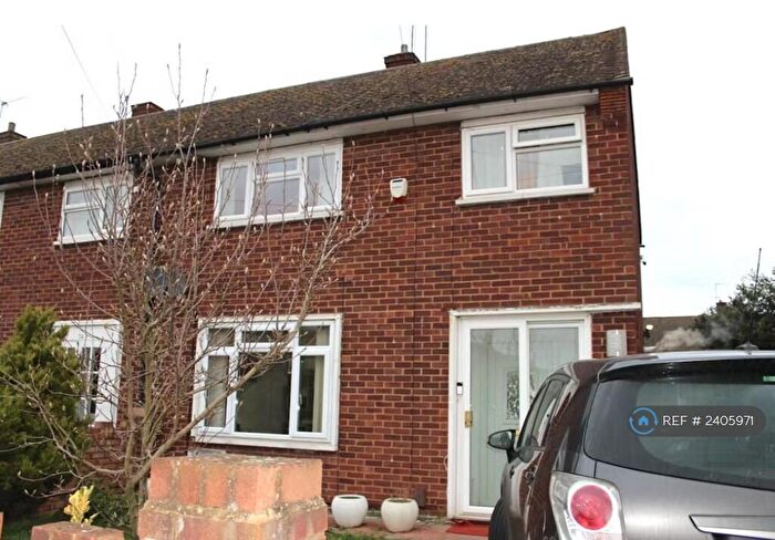 3 Bedroom End Of Terrace House To Rent In Hampden Road, Slough, SL3