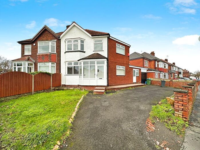 3 Bedroom Semi-Detached House To Rent In Shaftesbury Road, Wednesbury, WS10