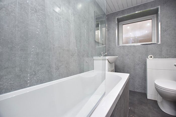 2 Bedroom Flat To Rent In Kilcreggan View, Greenock, PA15