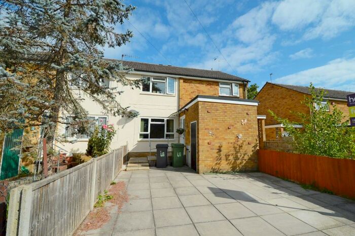 2 Bedroom Flat To Rent In Rival Moor Road, Petersfield, GU31