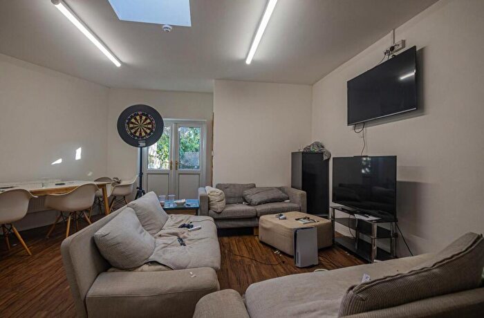 6 Bedroom Private Hall To Rent In Llantwit Street, Cathays, CF24