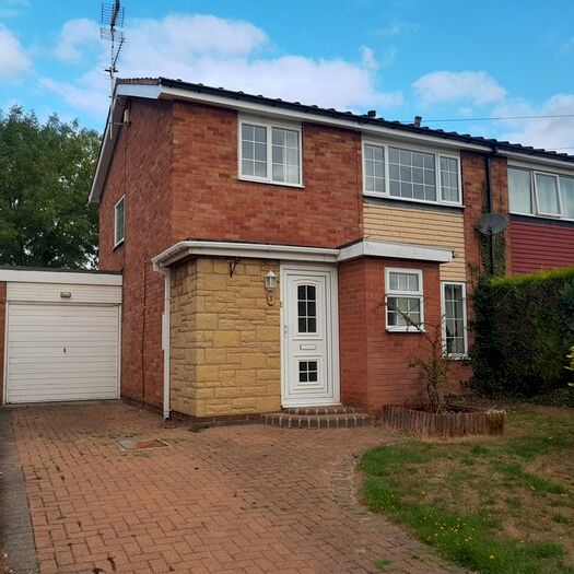 3 Bedroom Semi-Detached House To Rent In Pembroke Drive, Carlton-In-Lindrick, Worksop, S81